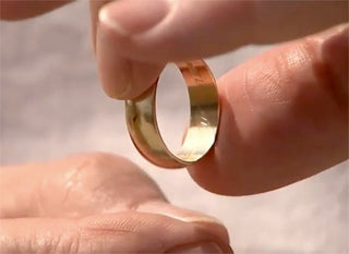 ‘Ring Finder’ Reunites 70-Year-Old With Wedding Ring Lost in the Surf at Ocean City