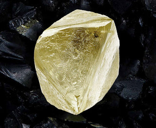 Mining Giant Alrosa Names 100-Carat ‘Natural Wonder’ After ‘Sputnik V’ Vaccine
