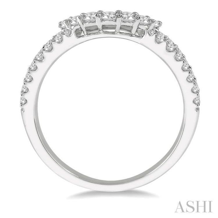 5/8 Ctw Split Shank Arched center Round Cut Diamond Band in 14K White Gold