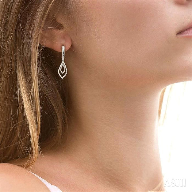 1/2 Ctw Round Cut Diamond Dangle Earrings in 14K White Gold