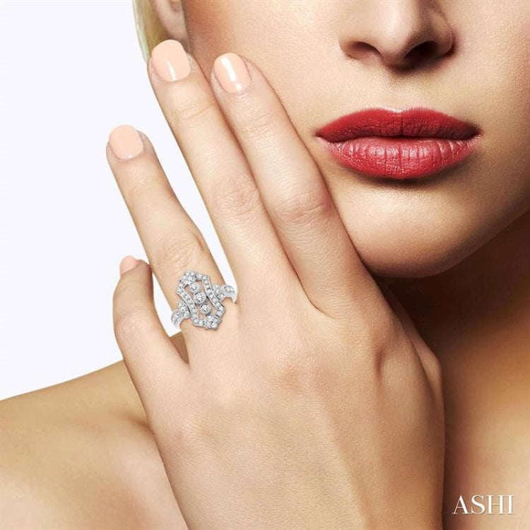 3/4 Ctw Round Cut Antique Diamond Fashion Ring in 14K White Gold