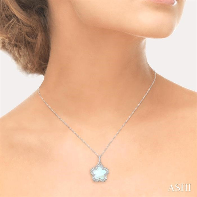 9MM Fancy Shell and 1/8 Ctw Single Cut Diamond Pendant in 14K White Gold with Chain