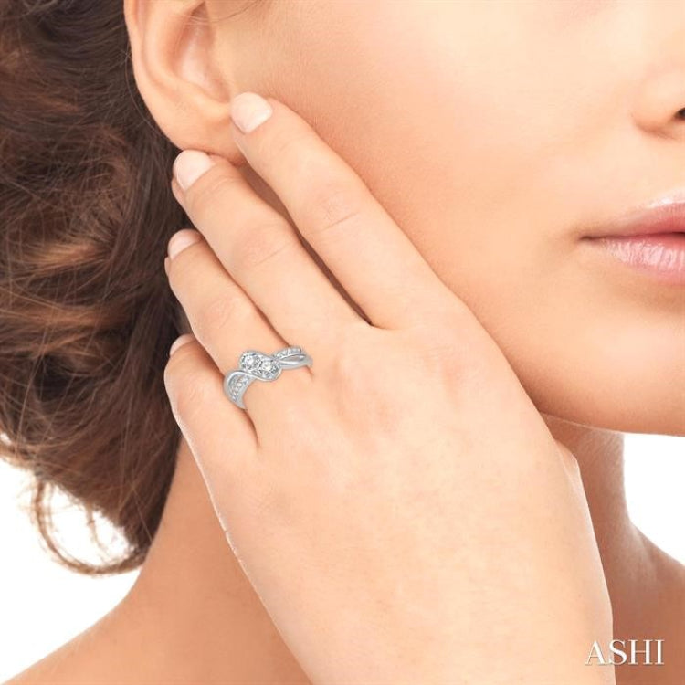 1/2 Ctw Cross Over Embraced Center Round Cut Diamond 2Stone Ring in 14K White Gold