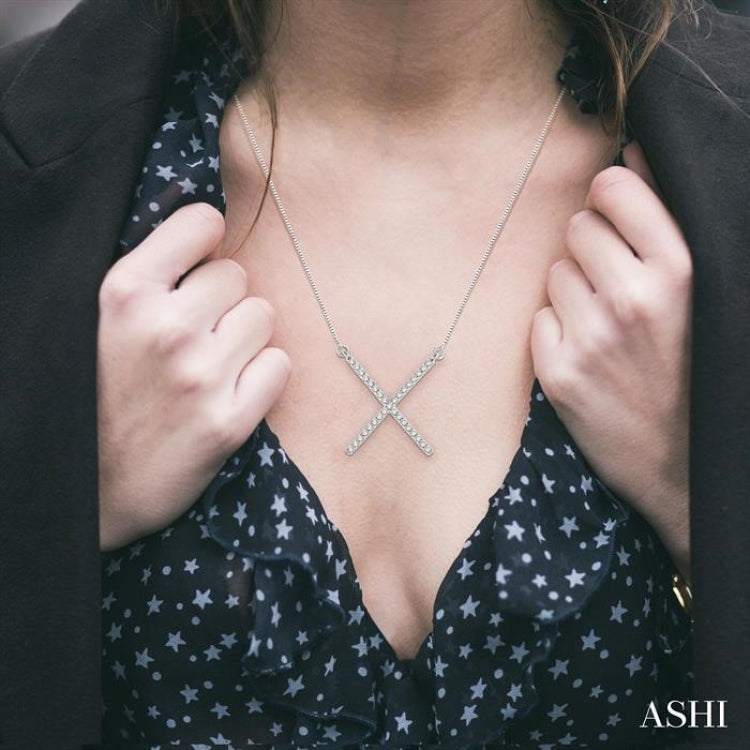 1/6 Ctw Geometric X-Shape Round Cut Diamond Pendant With Link Chain in 10K White Gold