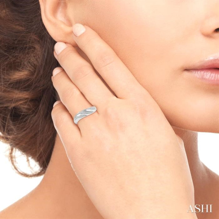 1/6 Ctw Twisted lattice Round Cut Diamond Fashion Ring in 10K White Gold