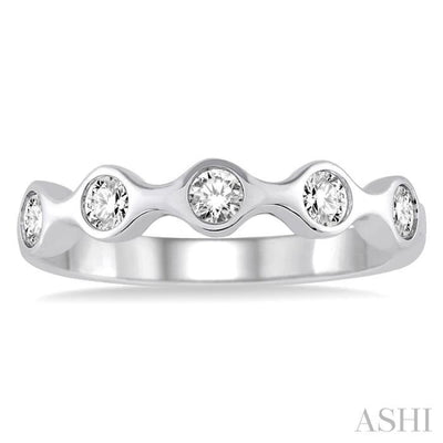 1/2 Ctw Round Cut Diamond Stack Band in 14K White Gold
