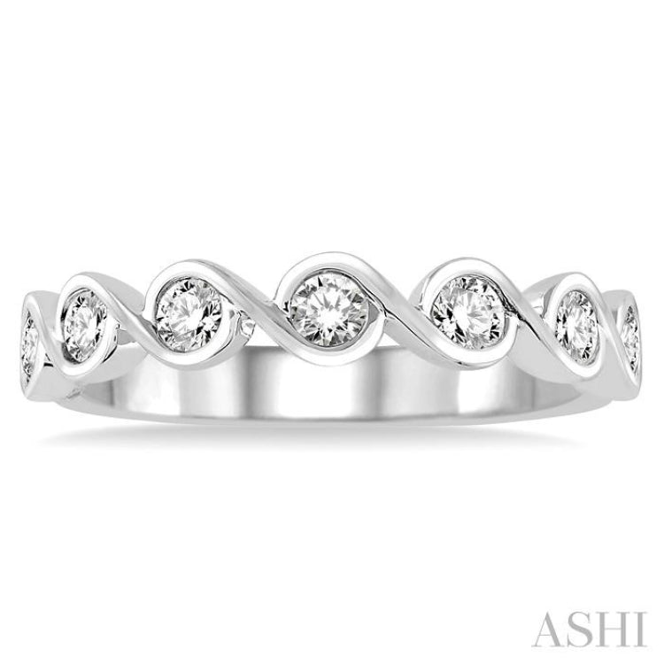 1/2 Ctw Round Cut Diamond Stack Band in 14K White Gold