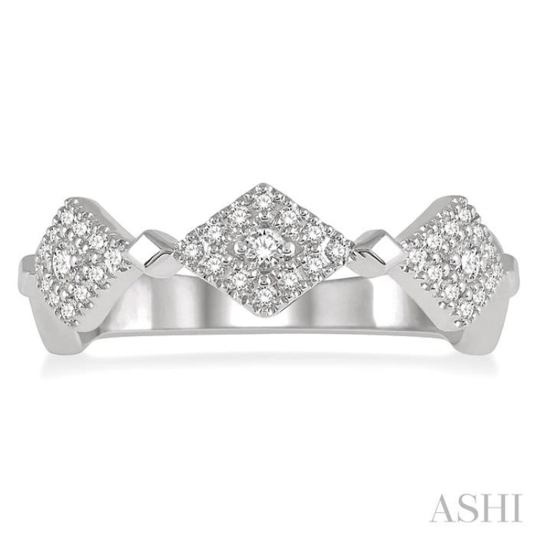 1/4 Ctw Triple Diamond Shape Mount Round Cut Diamond Fashion Band in 14K White Gold