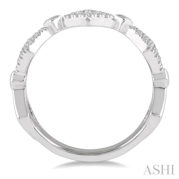 1/4 Ctw Triple Diamond Shape Mount Round Cut Diamond Fashion Band in 14K White Gold