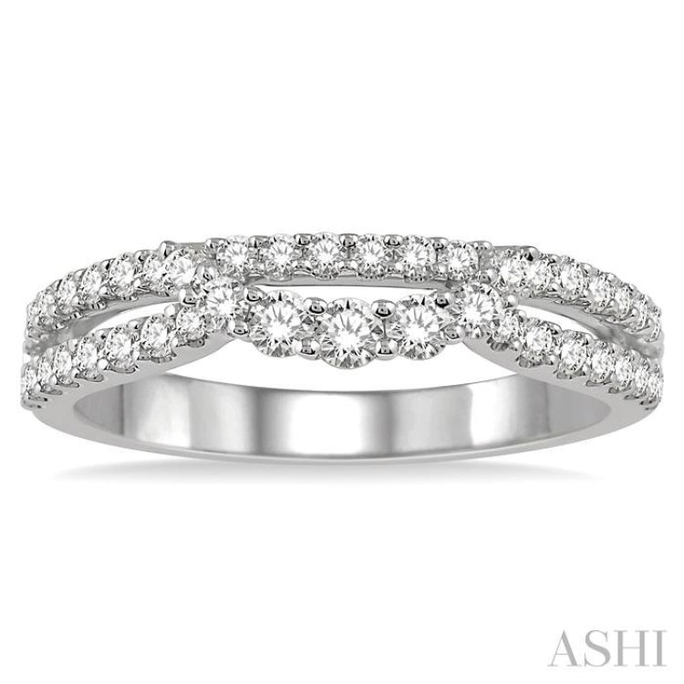 5/8 Ctw Split Shank Arched center Round Cut Diamond Band in 14K White Gold