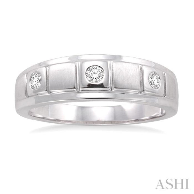 1/8 Ctw Round Cut Diamond Women's Ring in 14K White Gold