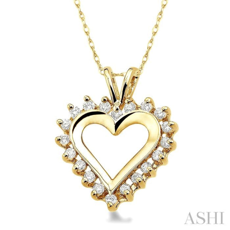 1/4 Ctw Round Cut Diamond Heart Pendant in 14K Yellow Gold with Chain
