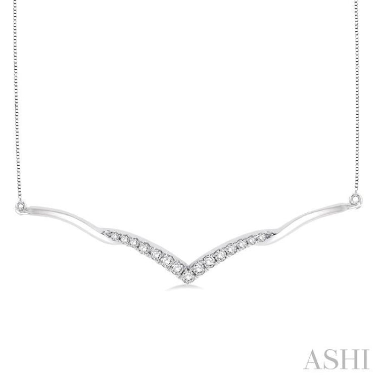 1/4 Ctw Twisted V-Drop Round Cut Diamond Pendant With Box Chain in 14K White Gold