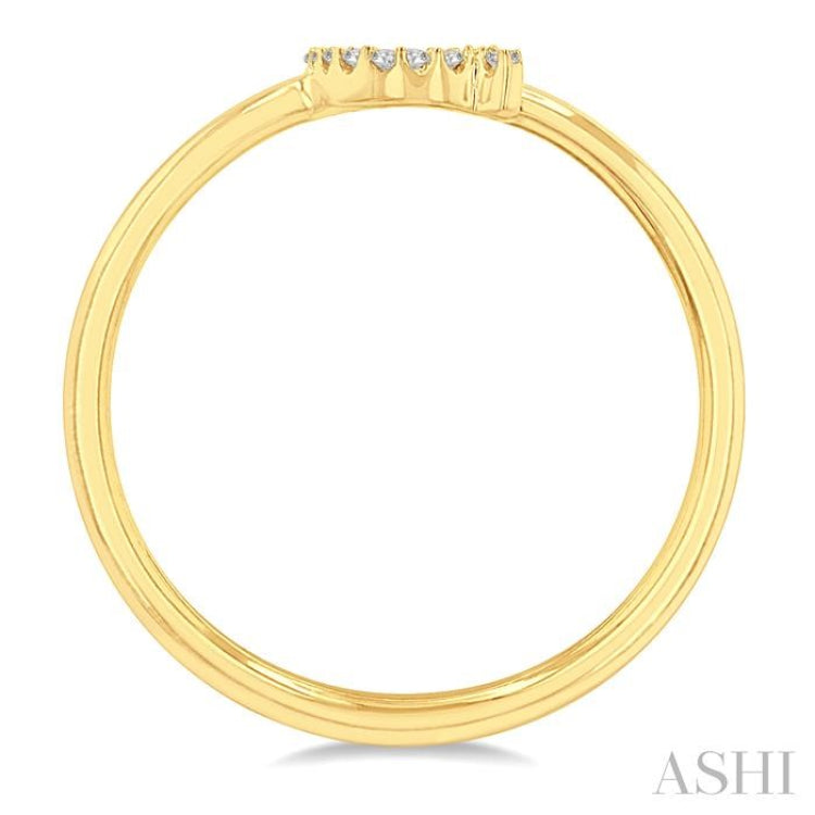 1/20 Ctw Initial 'Q' Round Cut Diamond Fashion Ring in 10K Yellow Gold
