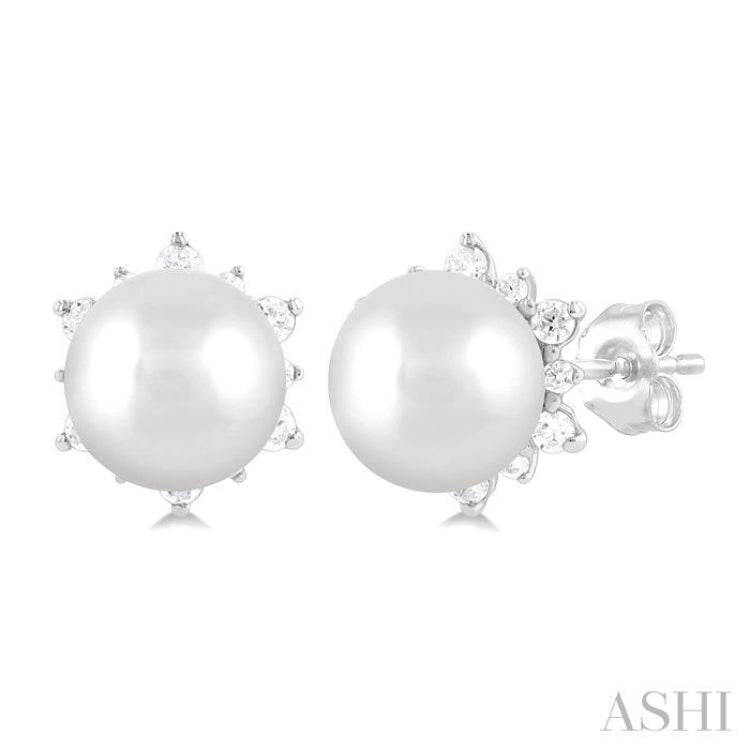1/6 ctw Petite 5.50 MM Cultured Pearl and Round Cut Diamond Fashion Stud Earring in 10K White Gold